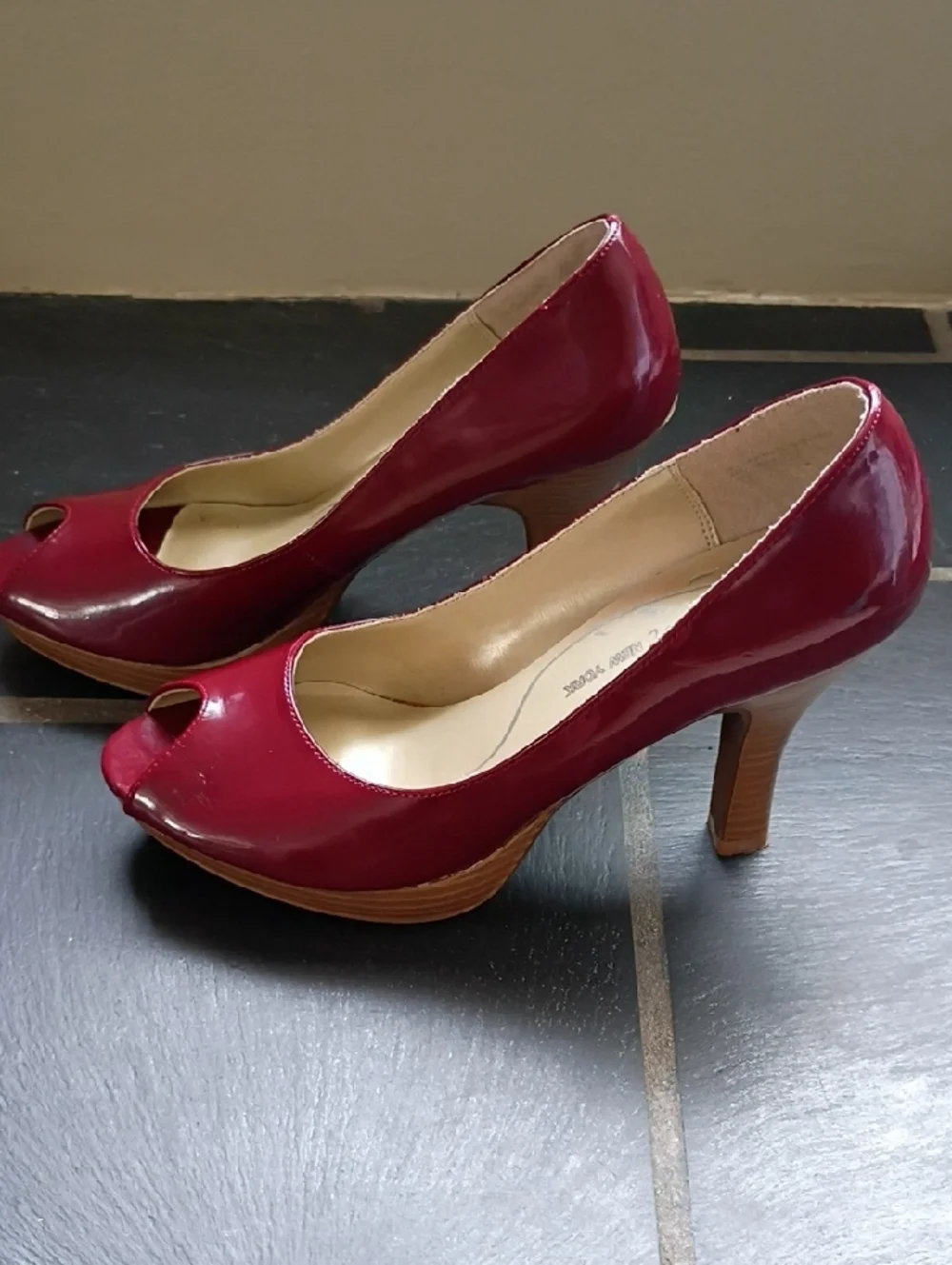 SM New York Red Peep-Toe Patent Pumps | Size 7 - Picture 3 of 7